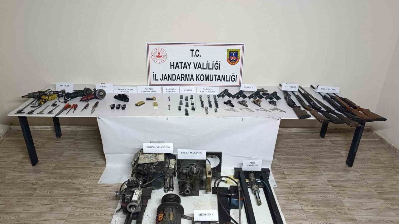 Payas'ta Evini Silah Atölyesine Çeviren Şahıs Jandarmaya Suçüstü Yakalandı