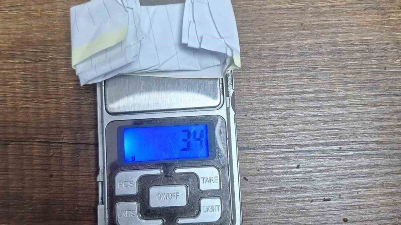 Payas'ta Uyuşturucu Operasyonu: 3 Gözaltı, Silah ve Uyuşturucu Ele Geçirildi