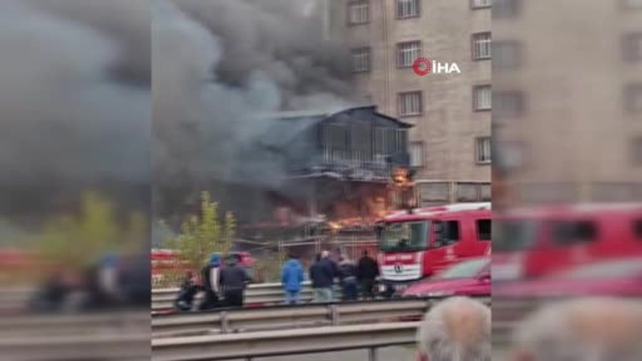 Pendik Kaynarca'da Araç Yangını Binalara Sıçradı: Çok Sayıda İtfaiye Sevk Edildi