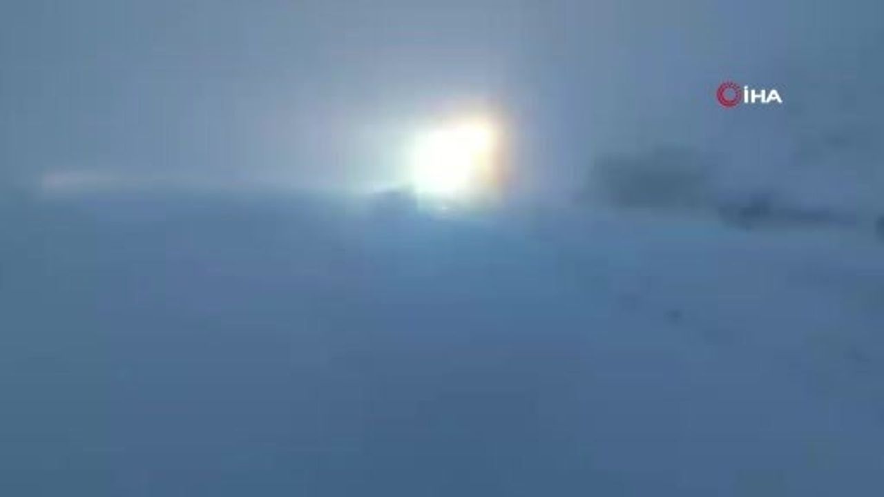 Pervari'de Geçittepe Grup Köy Yolu Kar Nedeniyle Kapandı