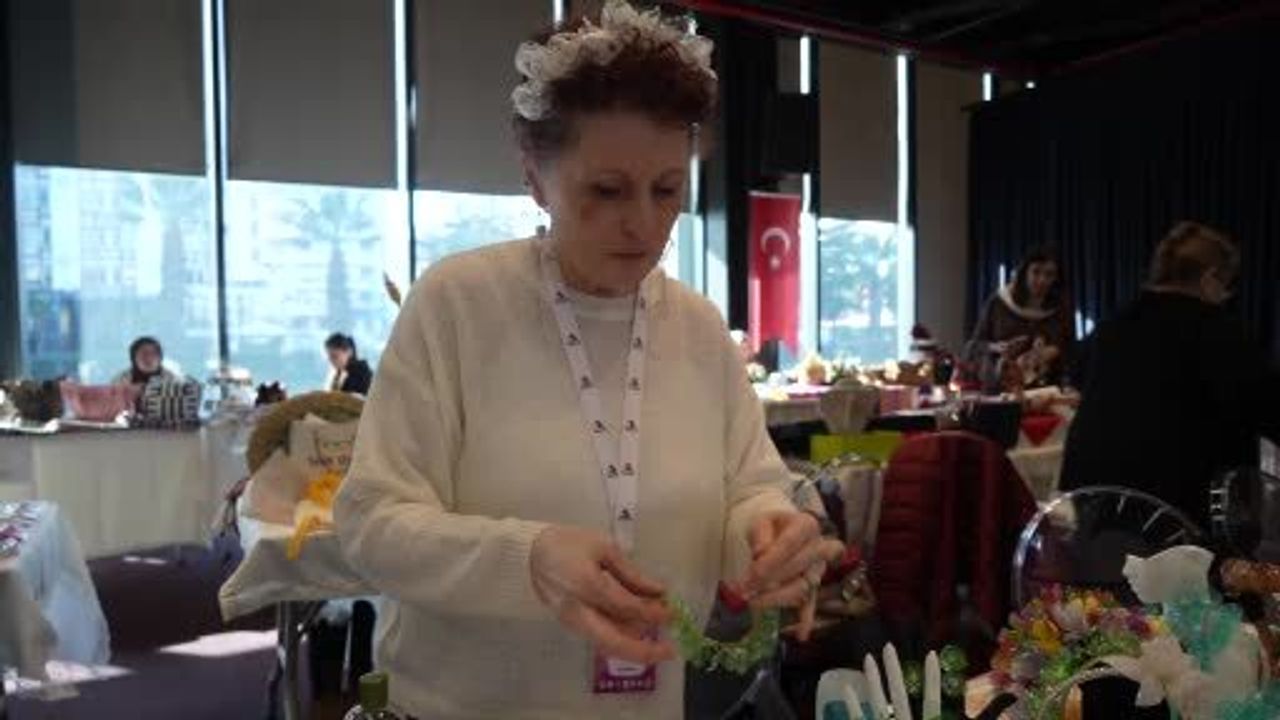 Plastik Atıklar Çiçek Açtı: Samsun'da Çevreci Sanatçı Yeşim Soysal