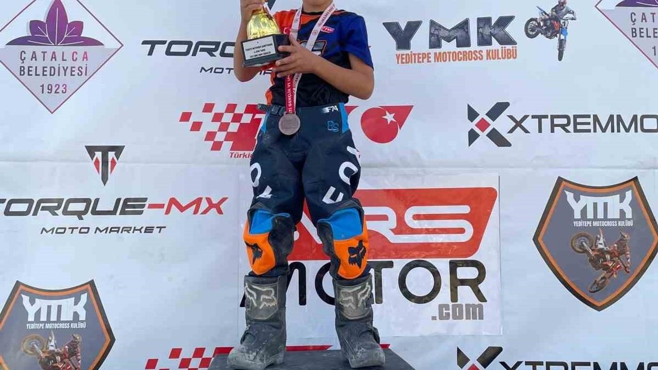 Poyraz Kalender 50cc Mini'de 2025 Türkiye Motokros Şampiyonu