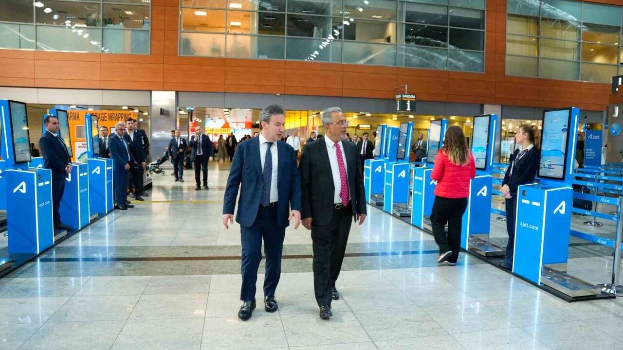 Prof. Dr. Ahmet Bolat: AJet ve Türk Hava Yolları Türkiye’nin Dünyaya Açılan Yüzü