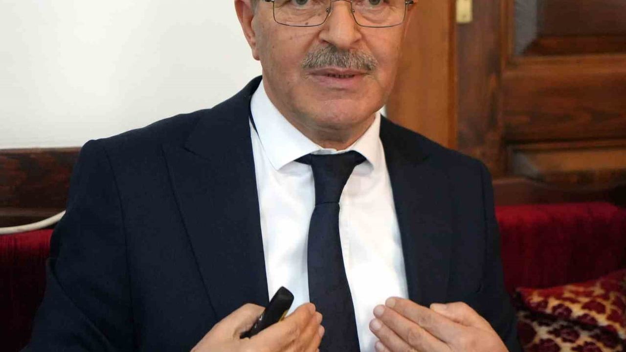 Prof. Dr. Mustafa Köylü: Taşıyıcı annelik nesebi belirsiz bir gelecek doğurur