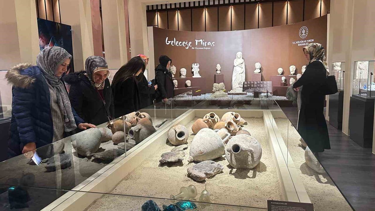 Pursaklar Belediyesi’nden Hanım Evleri Kursiyerlerine Cumhurbaşkanlığı Külliyesi Gezisi