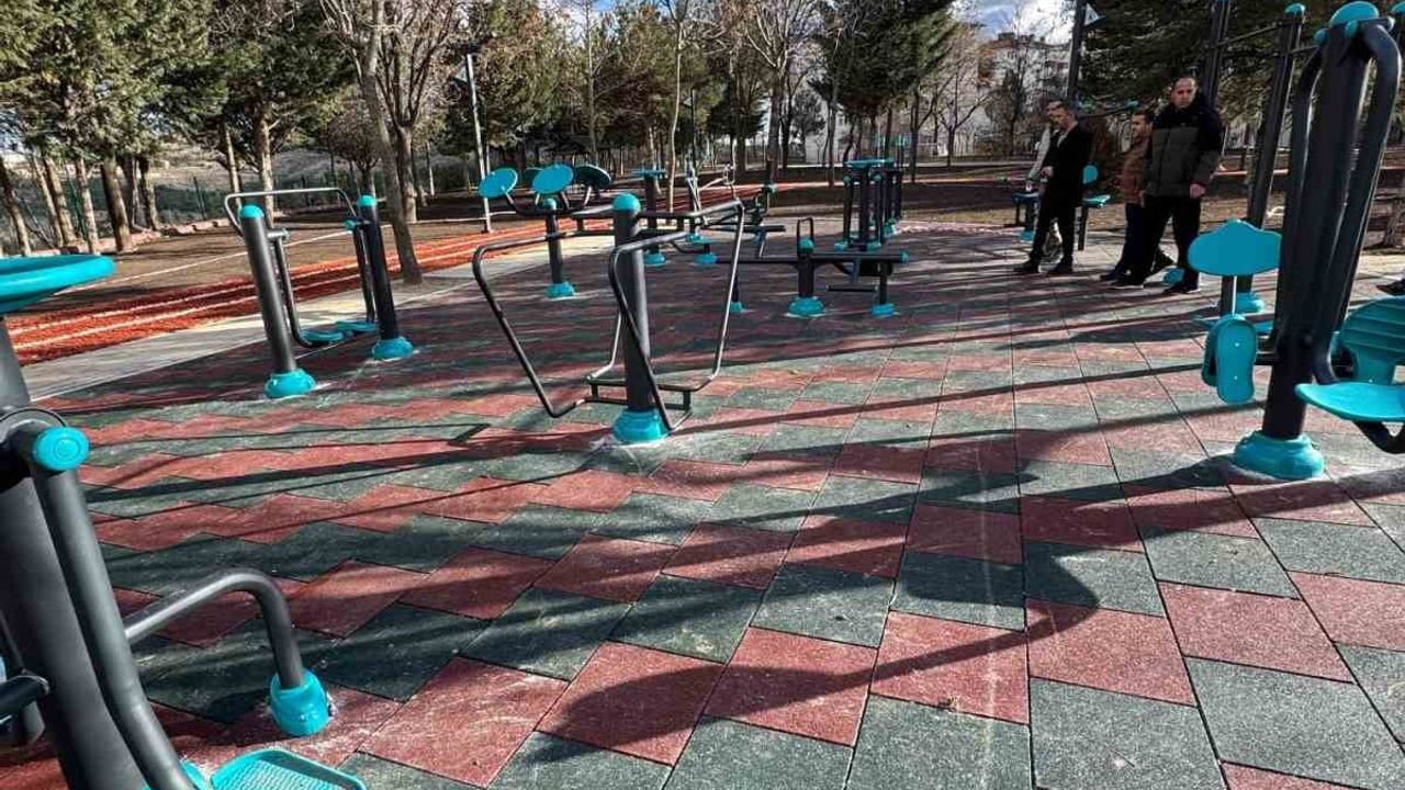 Pursaklar'da Turgut Özal Parkı yeni yüzüyle açıldı