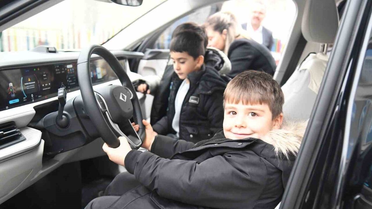 Pursaklar'da Yerli Malı Haftası'nda Togg Tanıtıldı