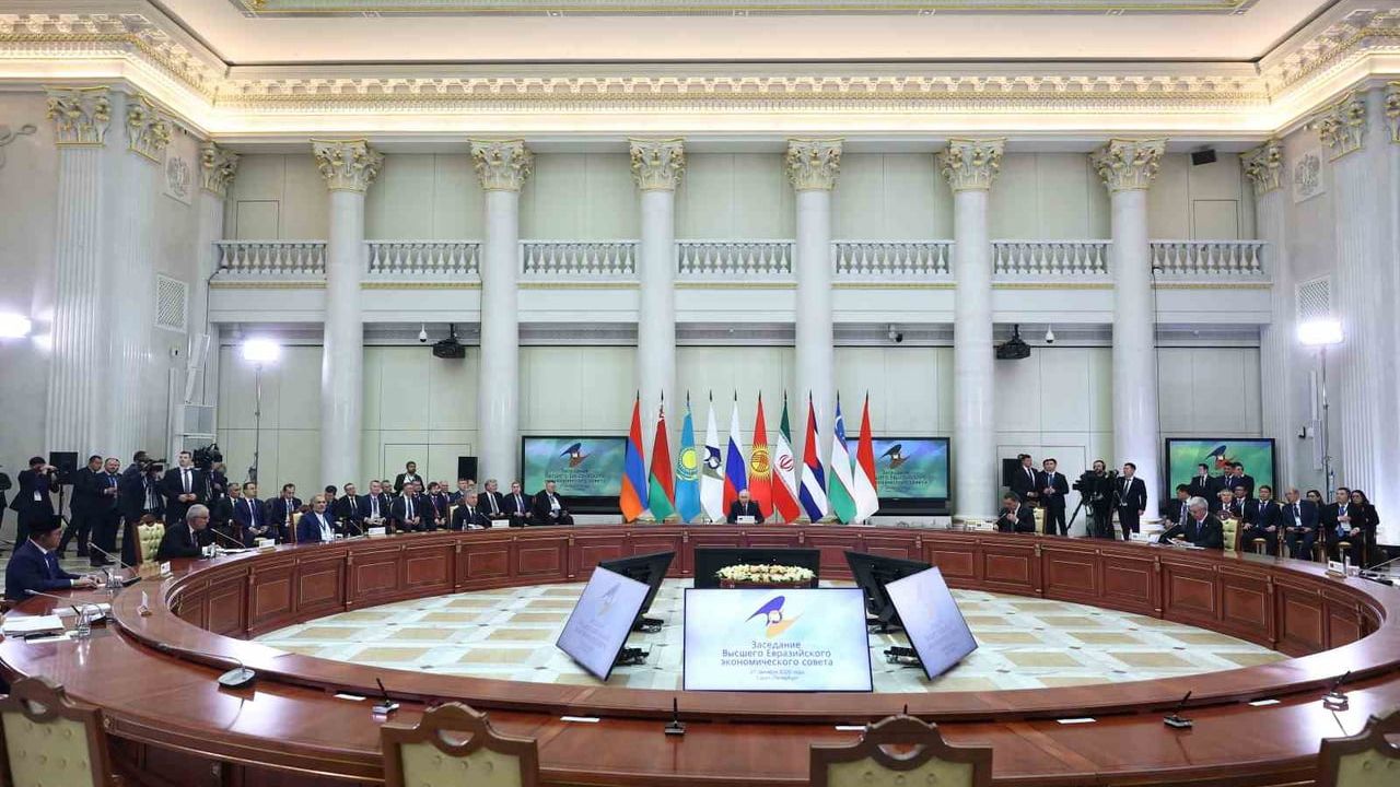 Putin: Avrasya Ekonomik Birliği çok kutuplu dünyanın bağımsız merkezlerinden biri