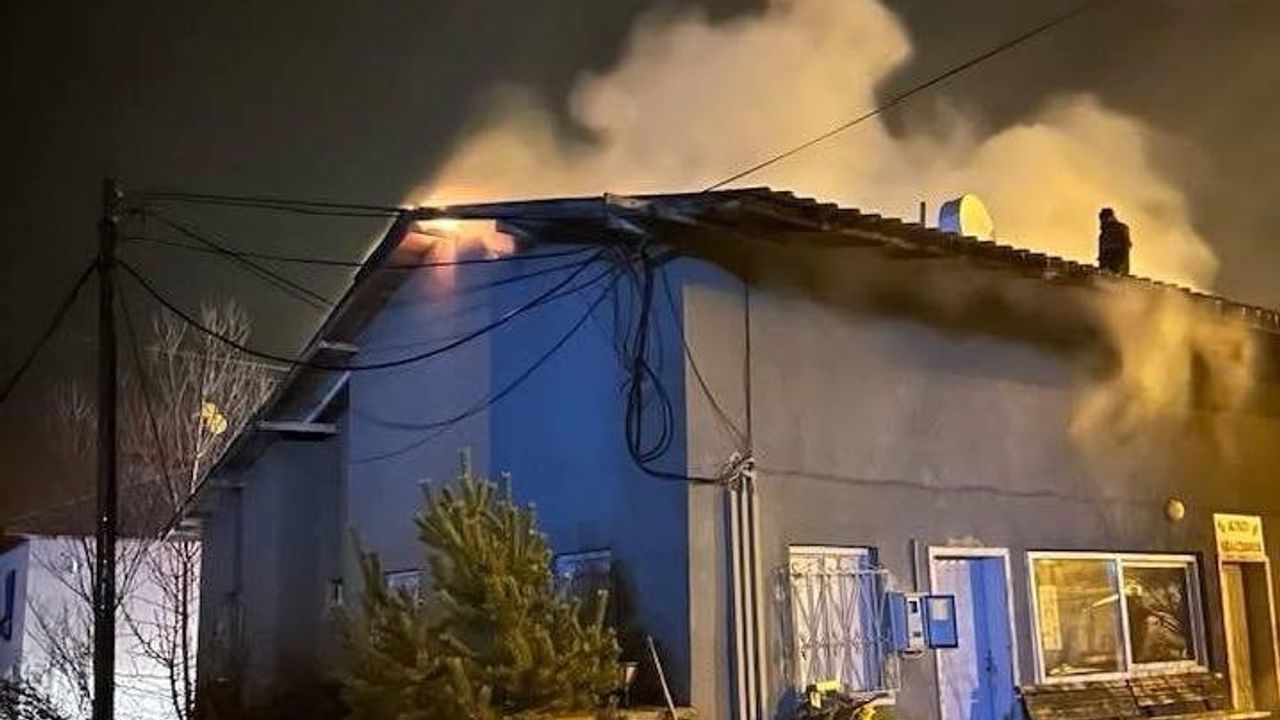 Refahiye Alt Köy'de Köy Konağı Eklentisinde Yangın: Ana Bina Kurtarıldı
