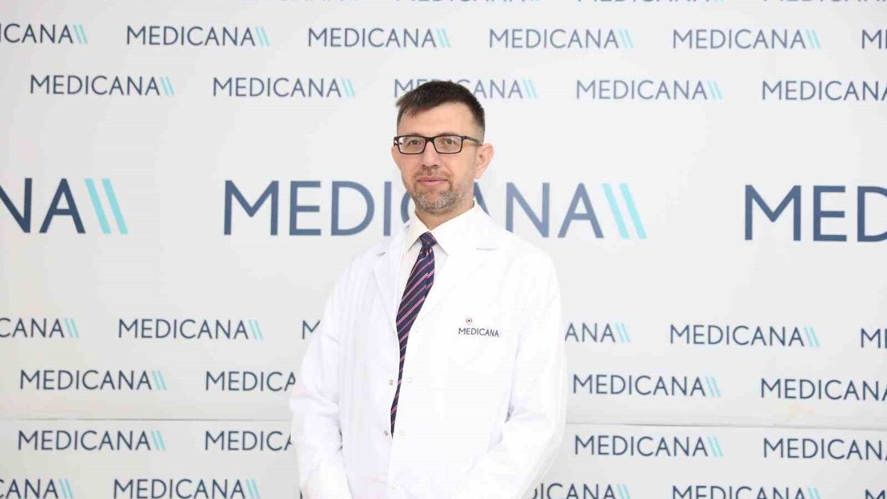 Reflü, Kalp Ağrısı Sanılan Göğüs Ağrılarını Tetikliyor