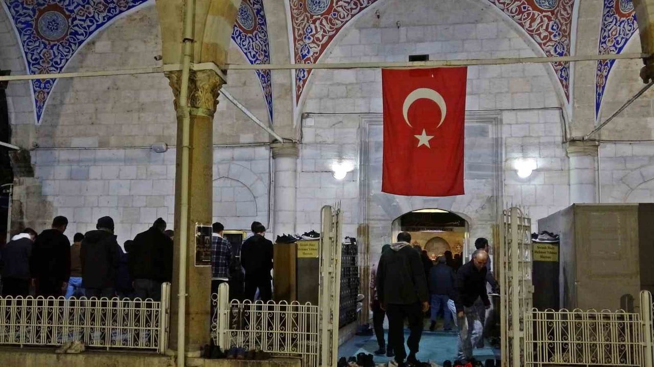Regaip Kandili Antalya'da Camiler Taştı: Muratpaşa Camii'nde Yoğun Katılım