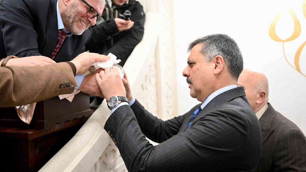 Regaip Kandili'nde Sakal-ı Şerif Erzurum'da Ziyarete Açıldı