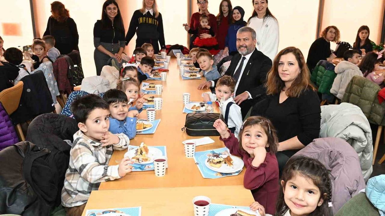 Rektör Adıgüzel 'Bir Yaş Daha Büyüyorum' Etkinliğinde Miniklerle Buluştu