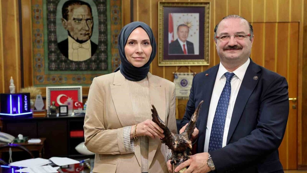 Rektör Hacımüftüoğlu, TÜBA-GEBİP Ödüllü Prof. Dr. Rabia Meryem Yılmaz'ı Kabul Etti