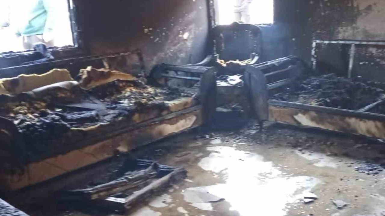 Reyhanlı'da Yangın: Bahçelievler Mahallesi'nde Ev Kullanılamaz Hale Geldi