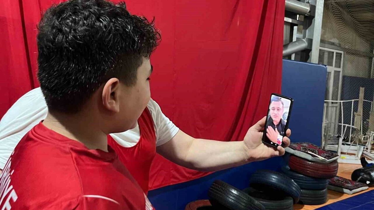 Rıza Kayaalp, Vezirköprülü Güreşçilere Moral Verdi