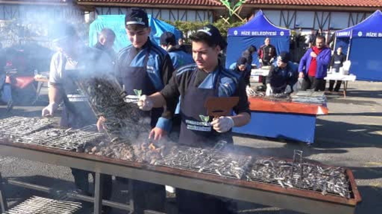 Rize'de 8. Hamsi Festivali'nin Yıldızı: Hamsili Su Böreği ve Hamsili Döner