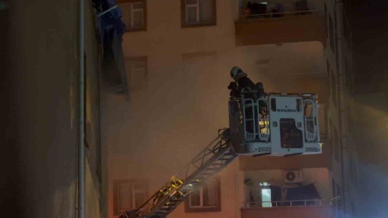 Rize'de Çay Toplama Makinesi Deposunda Elektronik Yangın