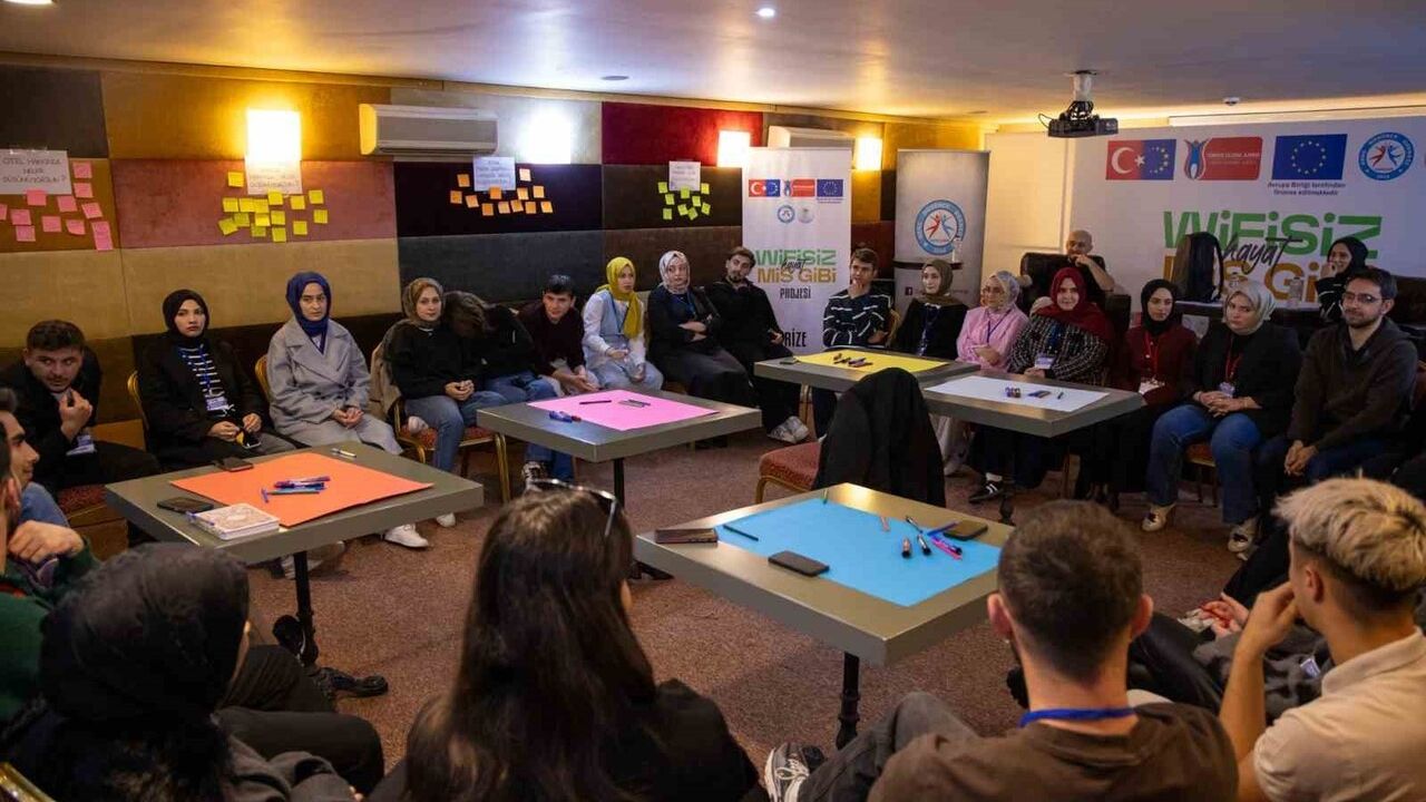 Rize'de Gençlerin Sosyal Medya Bağımlılığı Araştırması Başladı