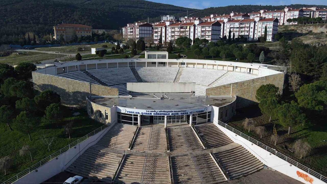 Şadan Gökovalı Açık Hava Tiyatrosu Yenileniyor — Muğla'da Sahne ve Erişilebilirlik