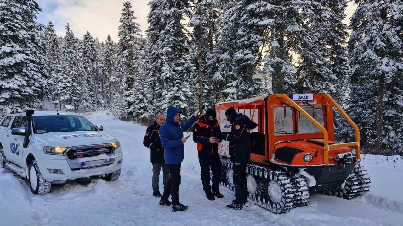 Safranbolu'da Kar Keyfi Kabusa Döndü: 11 Kişi 8x8 Amfibik Araçla Kurtarıldı
