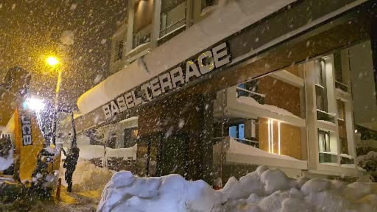 Safranbolu'da Yoğun Kar Site Giriş Tacını Yıkılma Riskiyle Karşı Karşıya Bıraktı