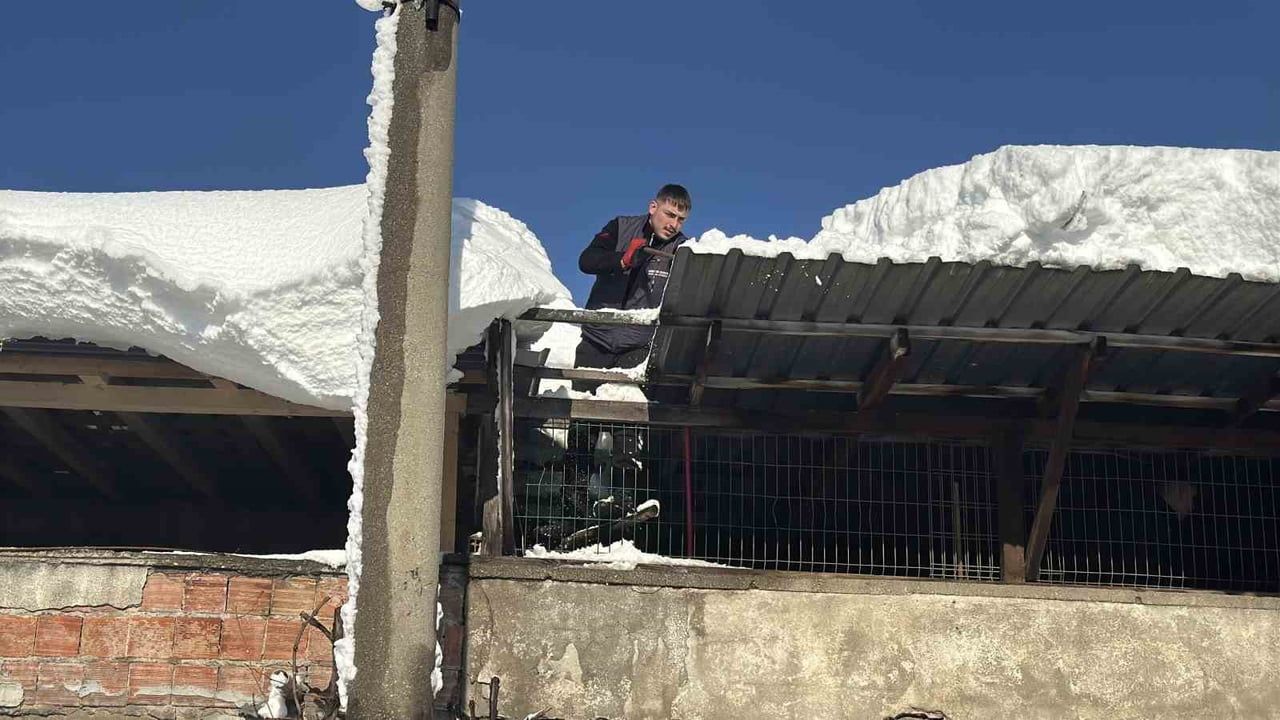 Safranbolu Sanayi Sitesi'nde Esnafın Kar Temizliği Mücadelesi