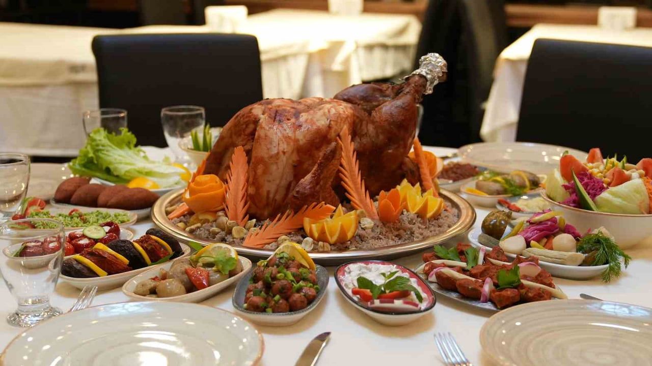 Sahan'ın Kestaneli Bademli Yılbaşı Hindisi: Tahir Tekin Öztan'ın Mesajı