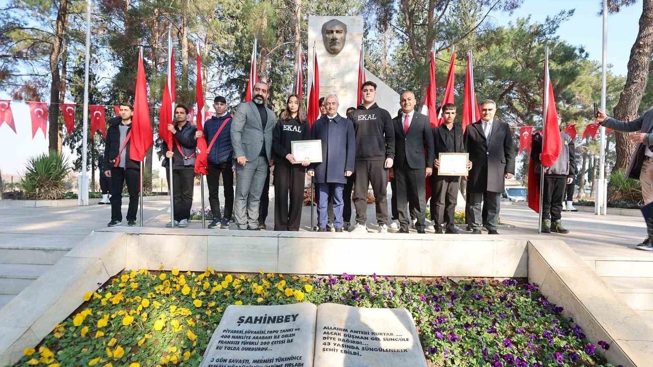 Şahinbey, Antep Savunması Kahramanlarını Mezarları Başında Andı