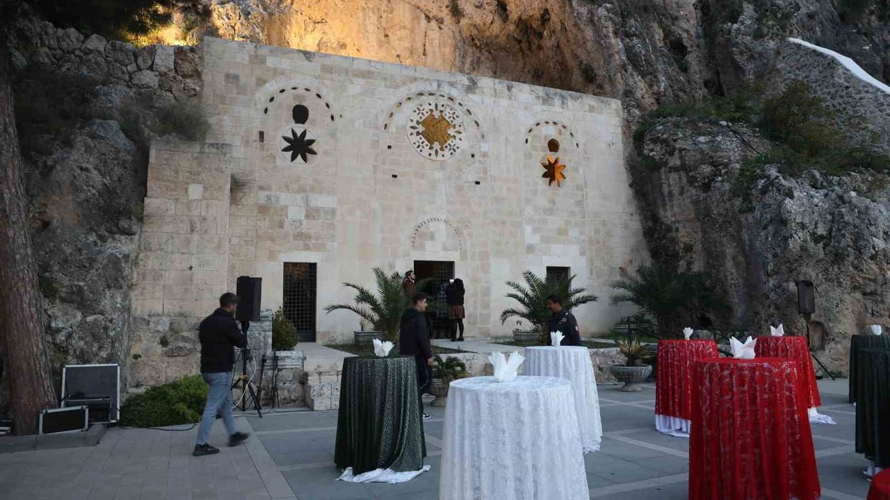 Saint Pierre Kilisesi'nde Noel Ayini: Antakya'da Dünyanın İlk Mağara Kilisesinde Kutlama