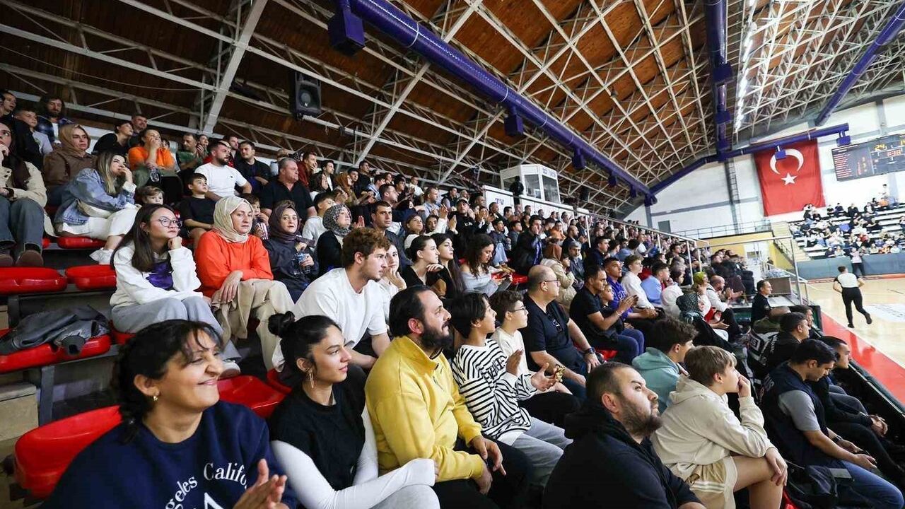 Sakarya Büyükşehir - Çorlu Belediyesi: Namağlup Liderin 13 Aralık Mücadelesi