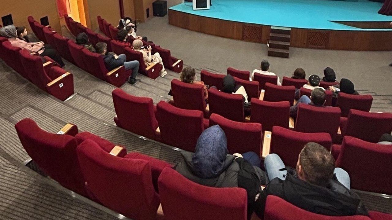 Sakarya'da Özel Gereksinimli Çocuklarla İletişim ve Sınır Koyma Semineri