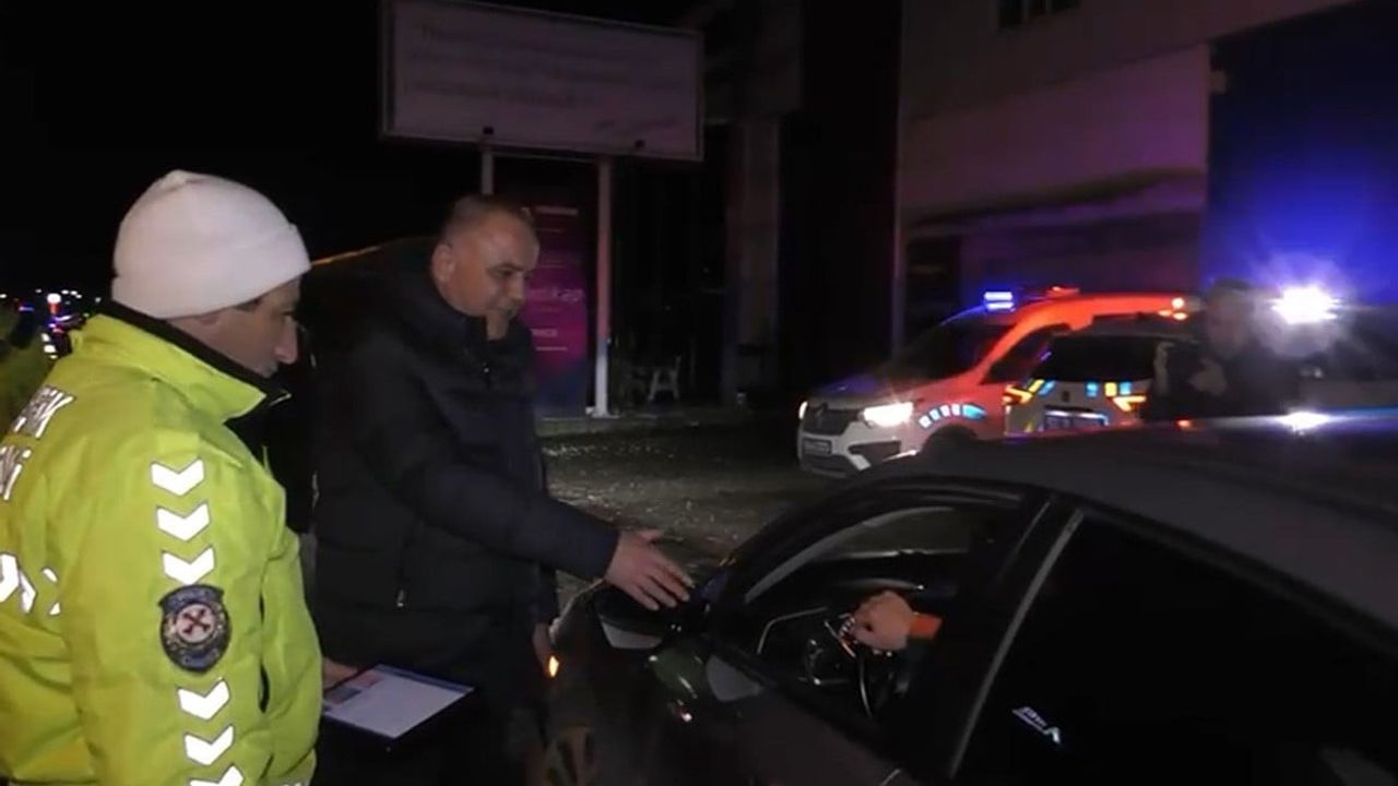 Sakarya'da Yılbaşı Denetimleri: 2 bin 990 Kişi Sorgulandı, 8 Gözaltı