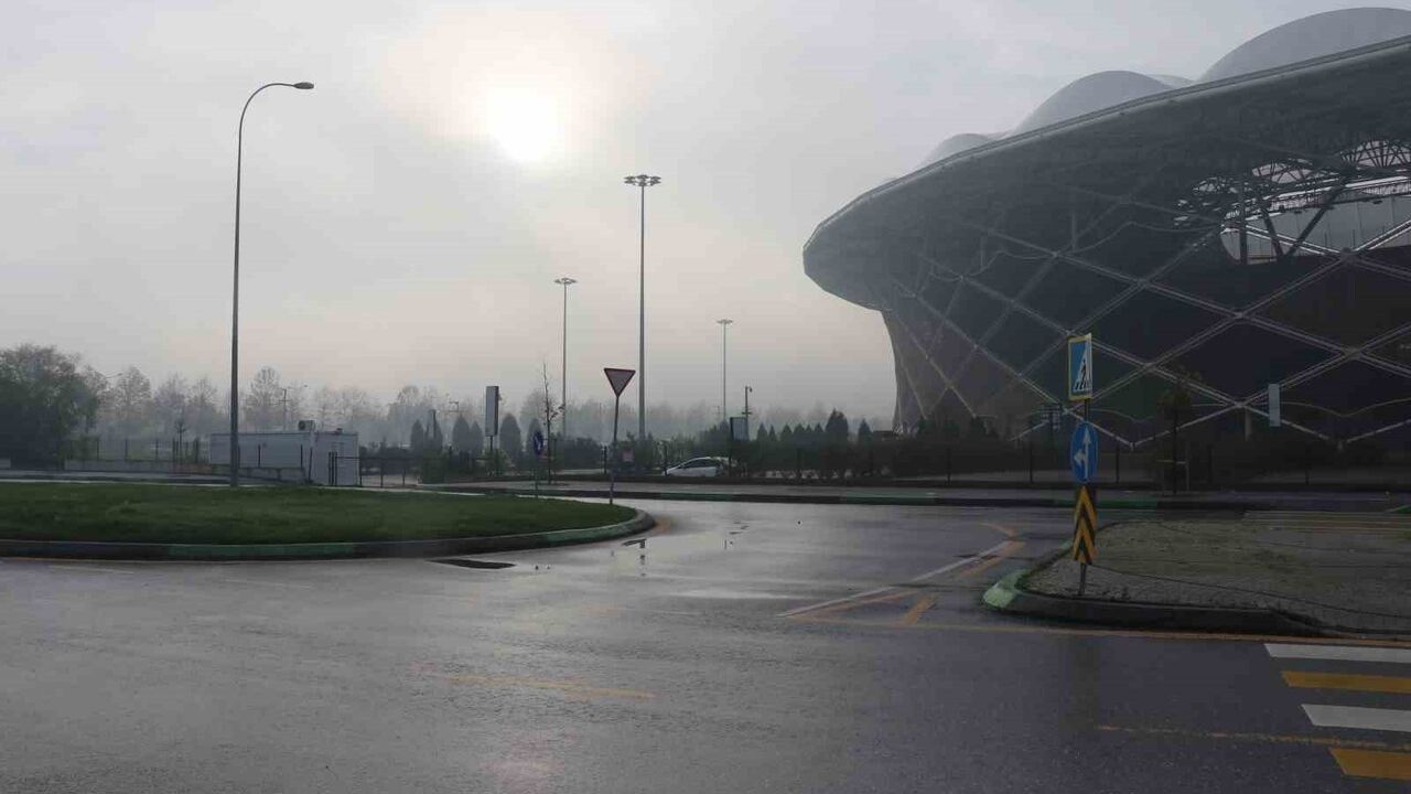 Sakarya'da Yoğun Sis: Görüş 50 Metreye Düştü