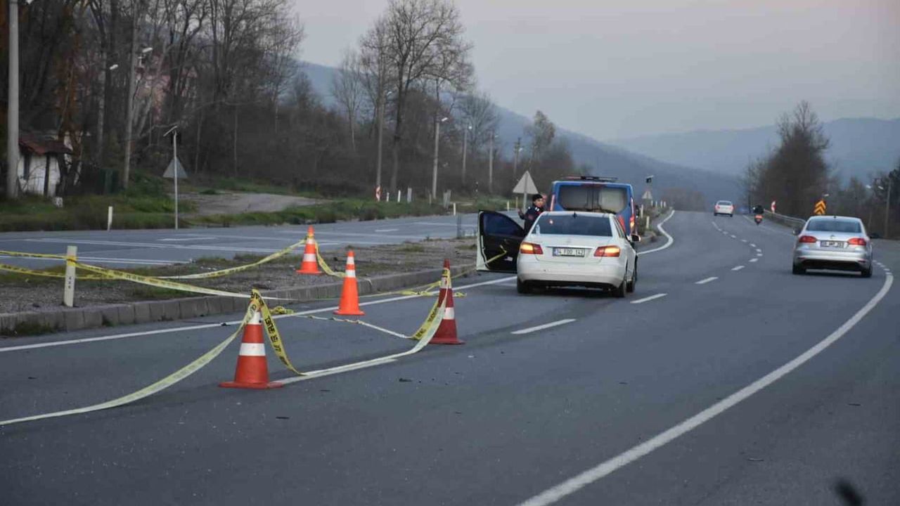 Sakarya Hendek'te Feci Kaza: D-100'de Yaya Hayatını Kaybetti
