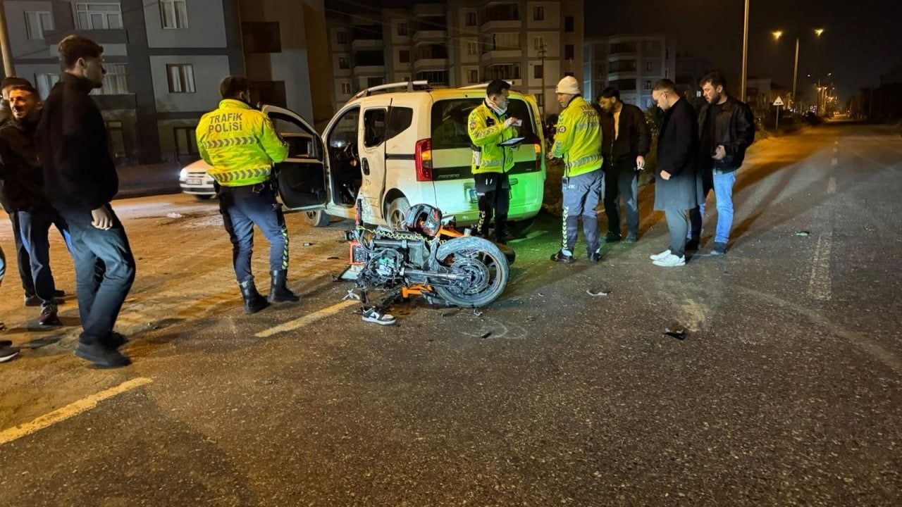 Sakarya Karasu'da motosiklet kazası: Sürücü ağır yaralandı