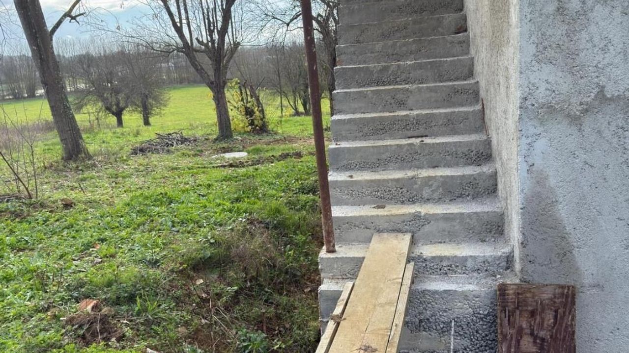 Sakarya Kaynarca'da Merdivenden Düşme: 62 Yaşındaki A.G. Yaralandı