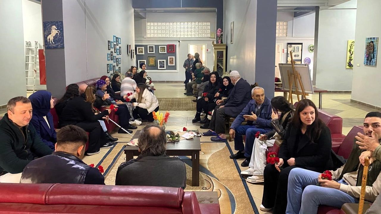 Sakarya Uygulamalı Bilimler Üniversitesi Öğrencilerinden Huzurevi Ziyareti