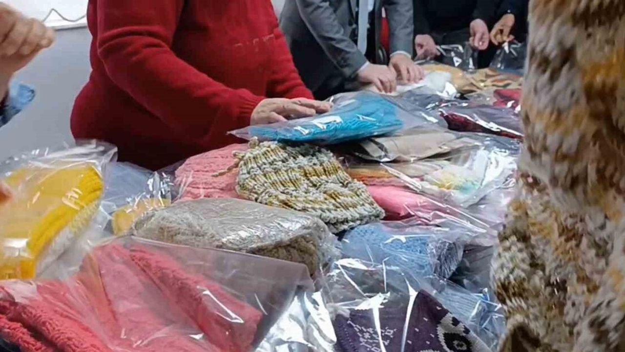 Sakaryalı Kadınlardan Mardinli Öğrencilere El Örgüsü Yardım