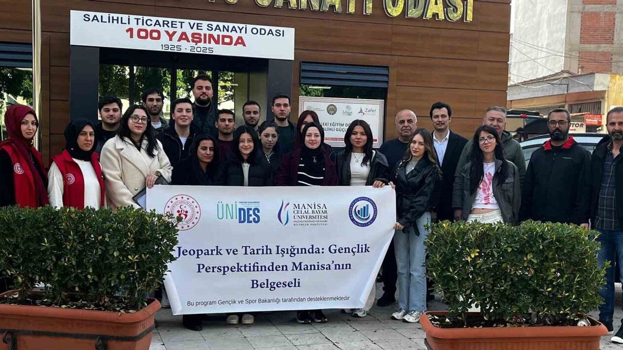 Salihli'de Mobil Fotoğraf Eğitimi: SALFOD Manisa Celal Bayar Üniversitesi Öğrencileriyle