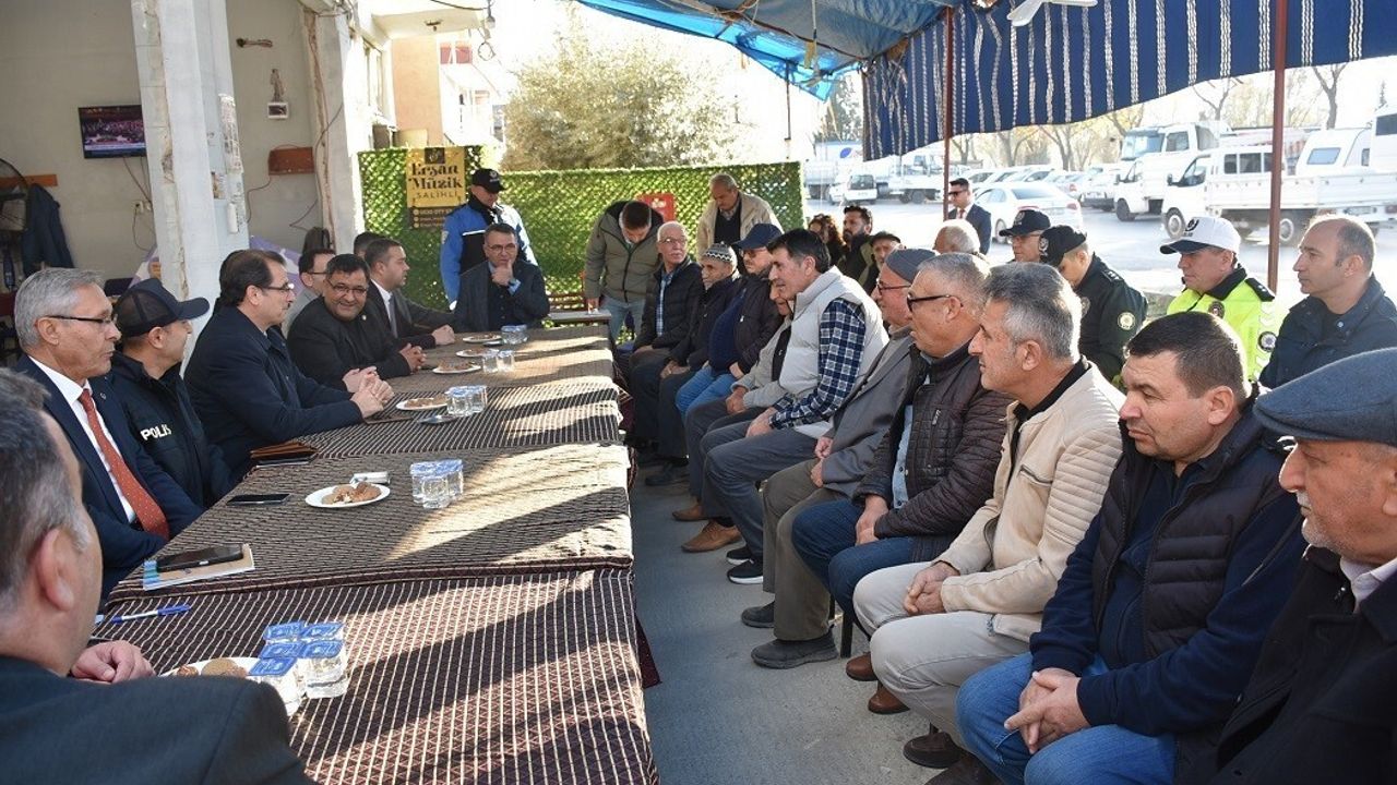 Salihli Kaymakamı Ali Güldoğan Sarıpınar'da Sorunları Dinledi