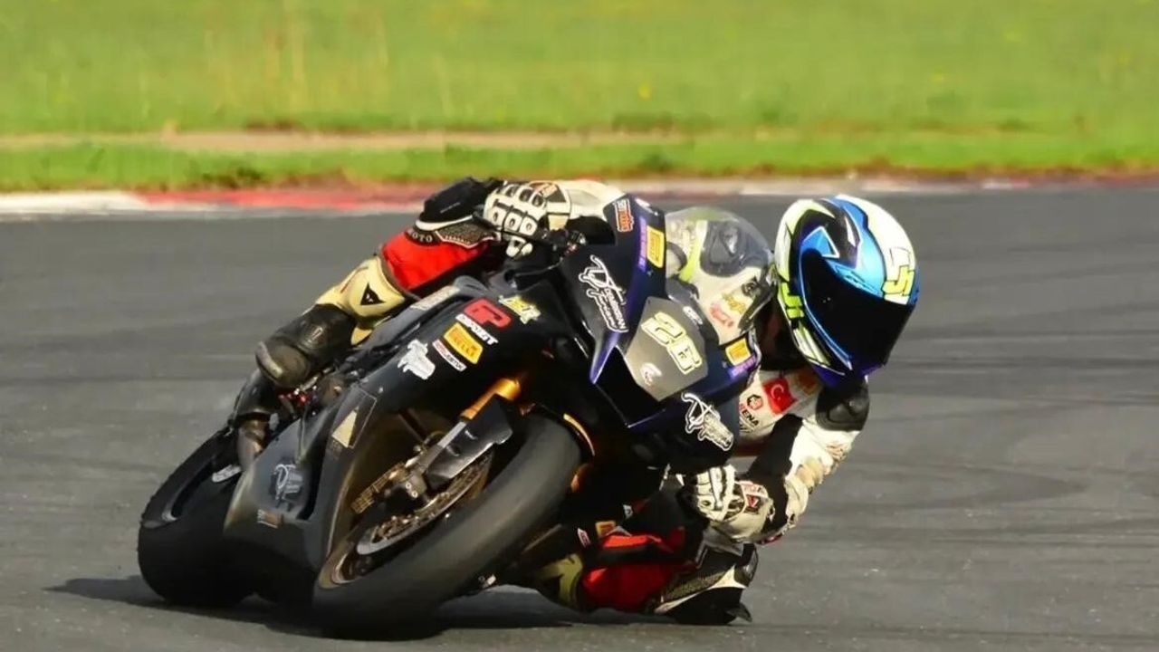 Şampiyon Motosikletçi Özgür Çapacı, Bayındır'da Trafik Kazasında Yaşamını Yitirdi