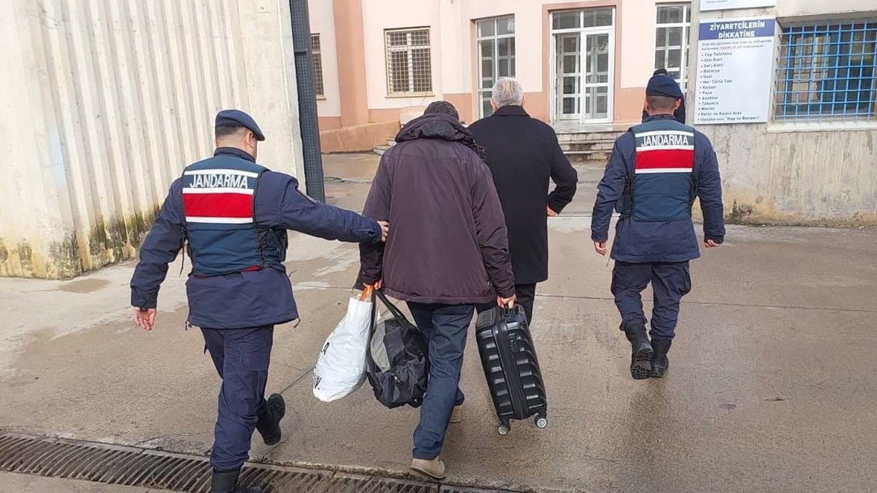 Samsun Bafra'da 17 Yıl 5 Ay Cezalı Baba ve 8 Yıl Cezalı Oğlu Yakalandı