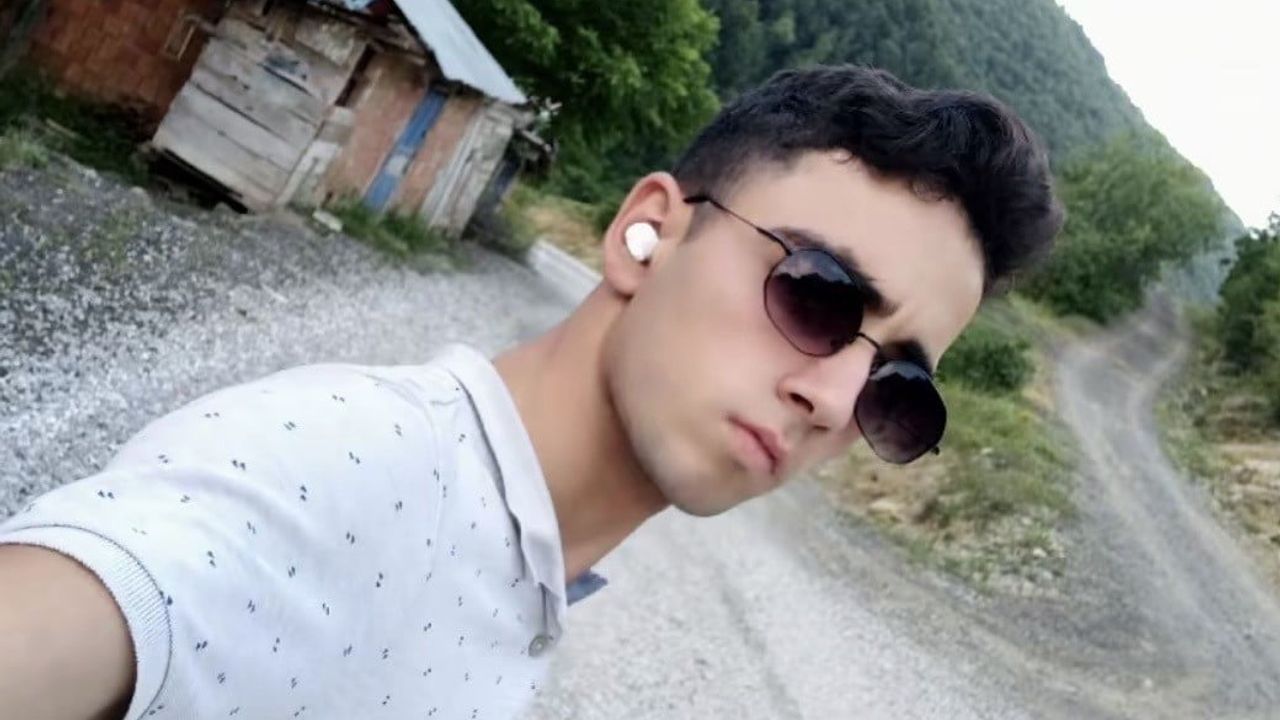 Samsun'da Ağaç Devrildi: 19 Yaşındaki Tekin Gönültaş Hayatını Kaybetti