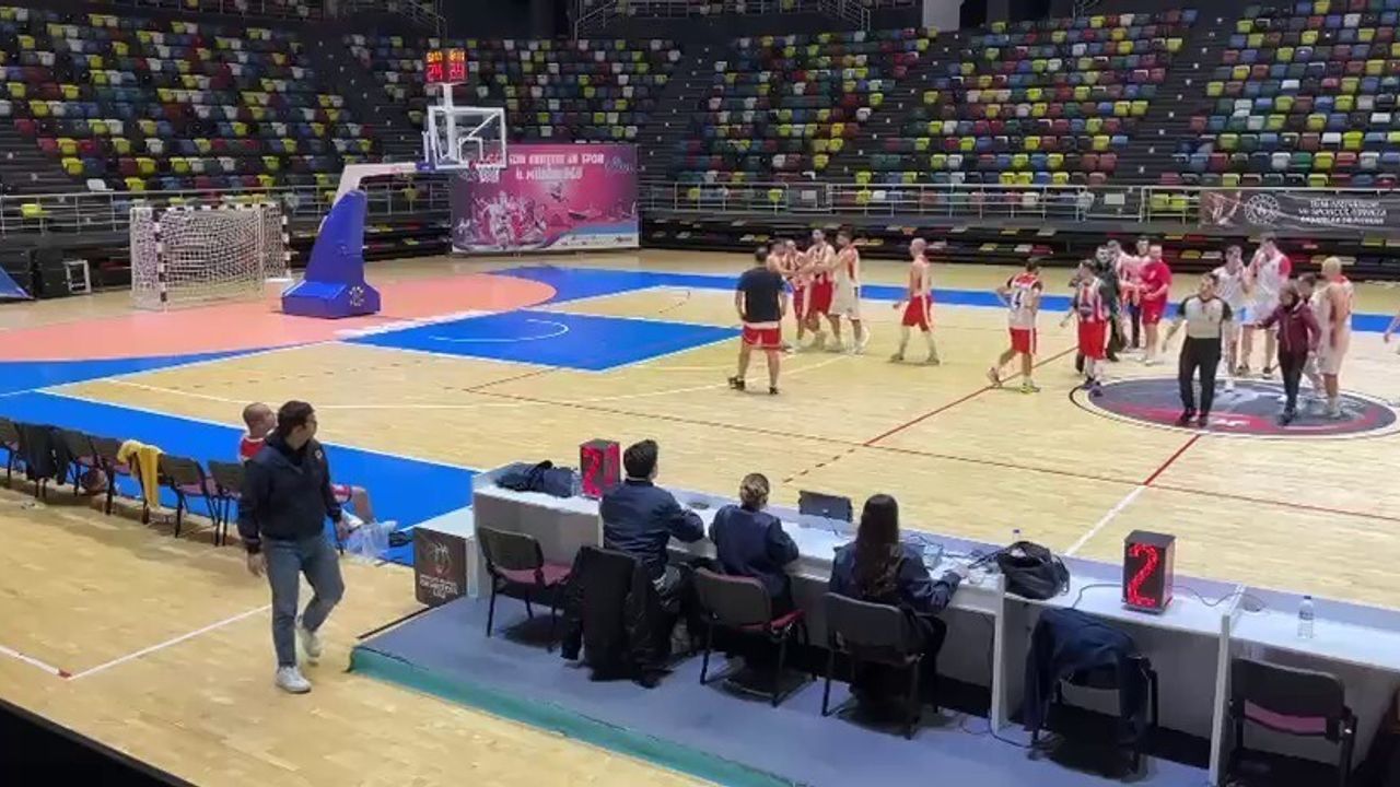Samsun'da Basketbol Maçında Oyuncunun Hakeme Saldırısı