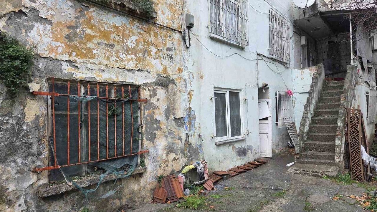 Samsun'da Çöp Eve Dönüşen Ev: 59 Yaşındaki Kaya Saygan Kışı Tehlikede