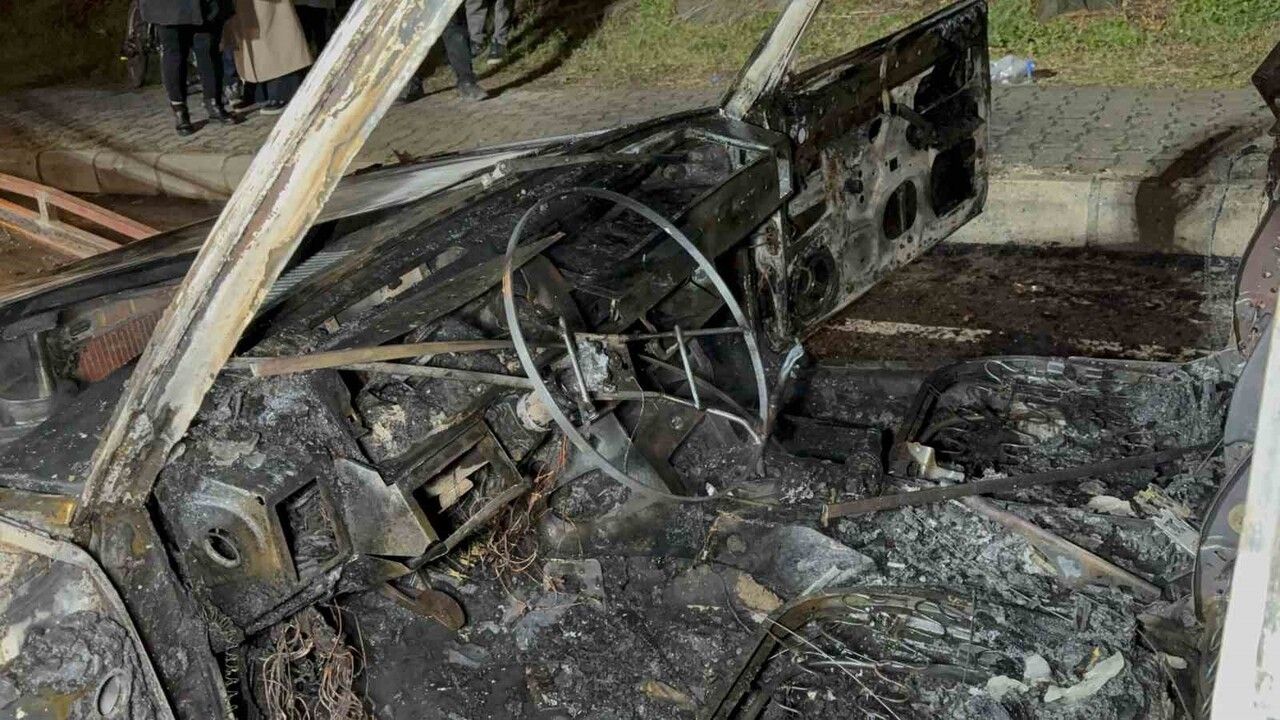 Samsun'da Seyir Halindeki Otomobil Alevlere Büründü — 55 AKH 810 Küle Döndü