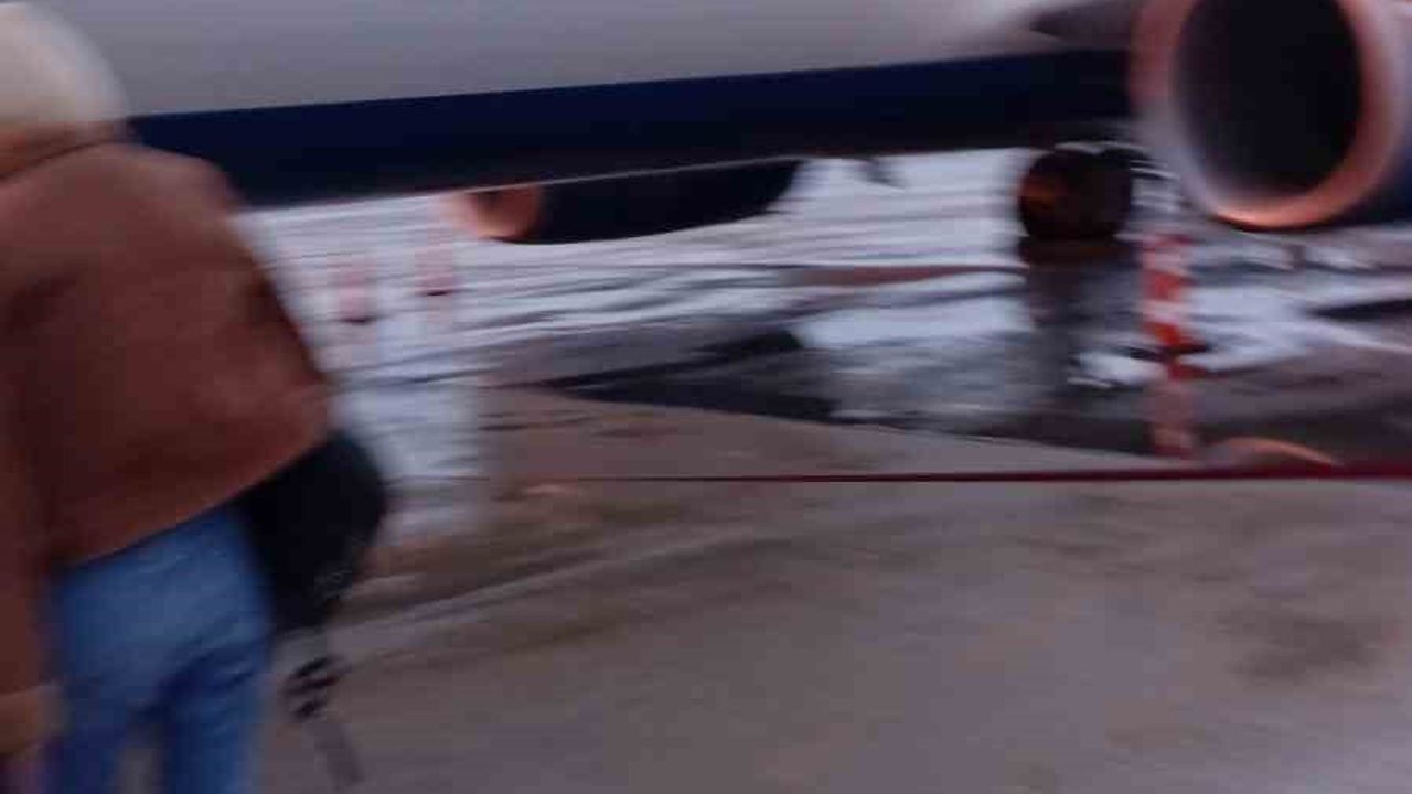 Samsun’da SunExpress Uçağı Martı Sürüsüne Çarptı, Sefer İptal Edildi