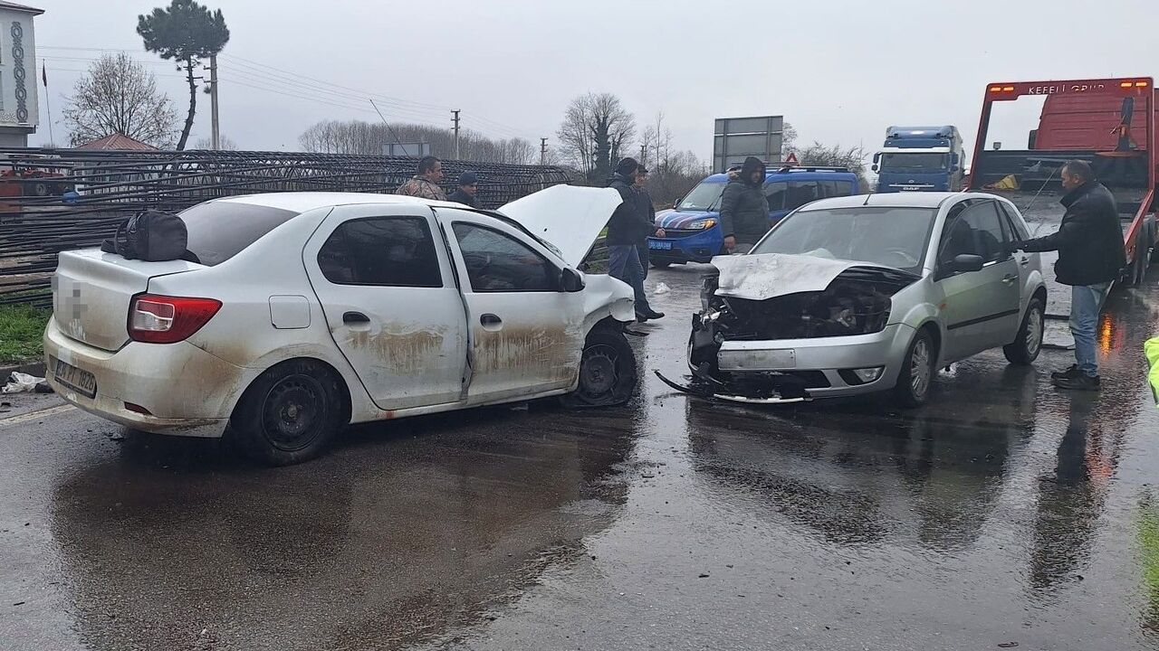 Samsun'da Üç Araçlı Kaza: 6 Yaralı