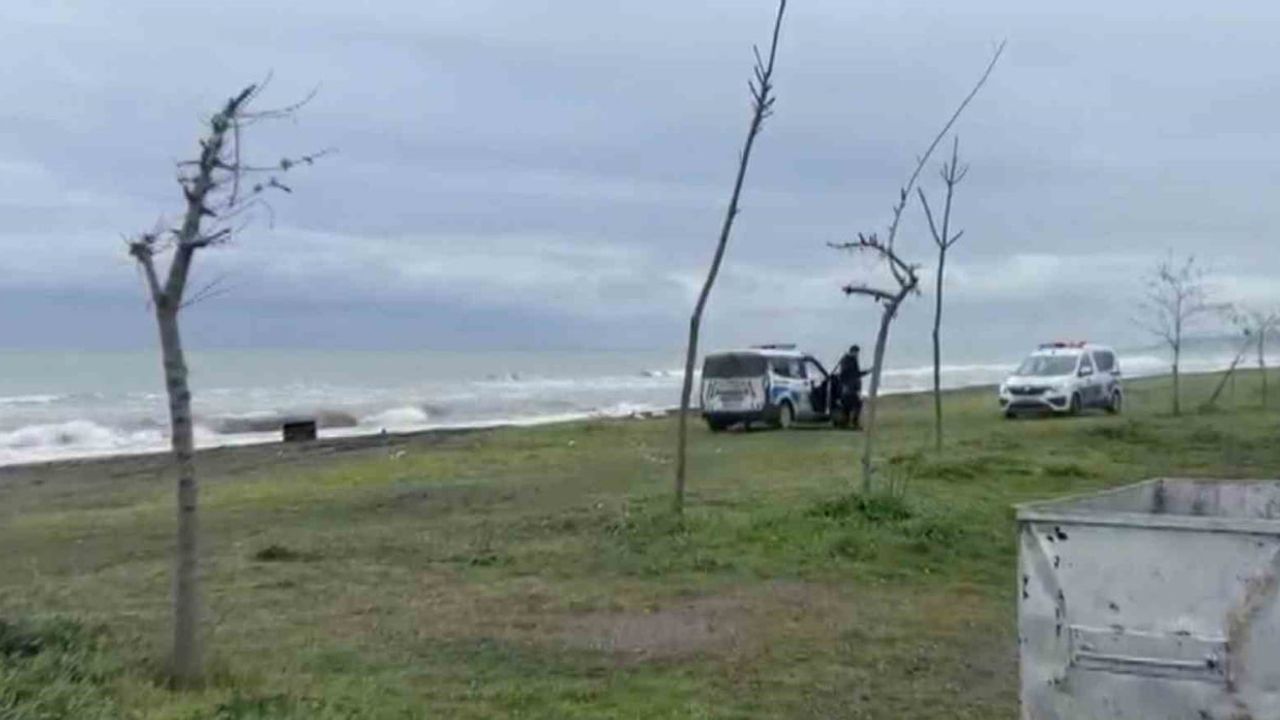 Samsun İncesu'da Sahile Vuran Sandık İncelemeye Alındı
